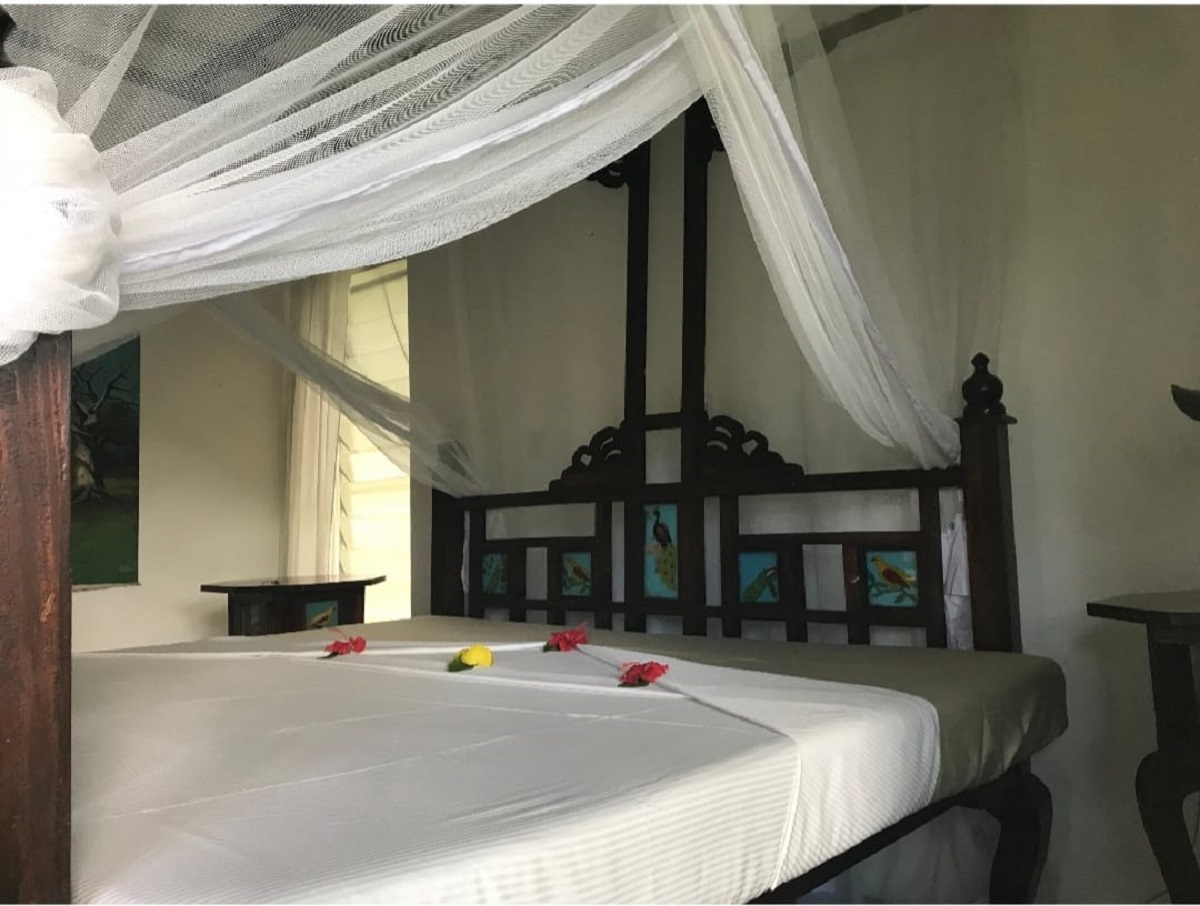 geoffbedroom1.jpg