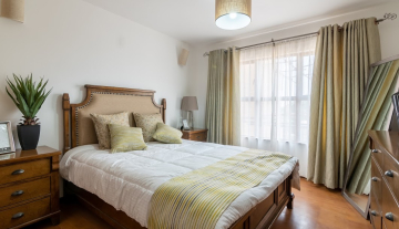 Almabedroom3.jpg